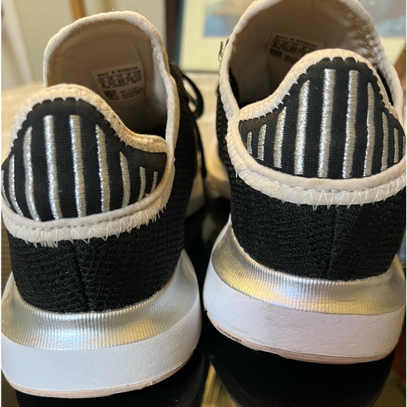 SALE $15 Adidas WOMENS 8 Sneakers Great Condition sale $15!! - Picture 4 of 8